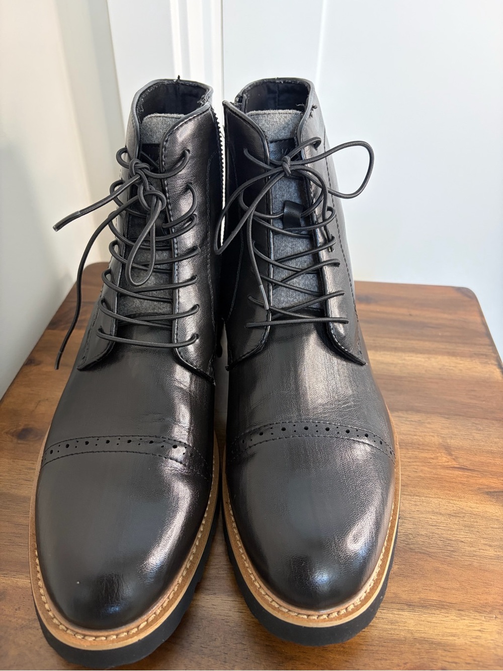 Reaction Kenneth Cole Black Leather Brogue Cap Toe Side Zip Ankle Boots. 10.5M - Picture 3 of 7